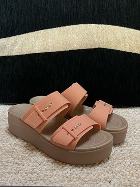 W9 CROCS Brooklyn Buckle Low Platform Wedge Sandals in Peach and Tan